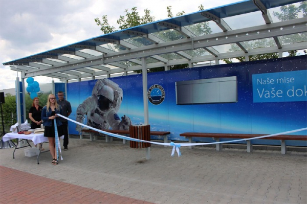 Plzeňský výrobce klimatizací Daikin slavnostně otevřel designovou zastávku ve tvaru klimatizace