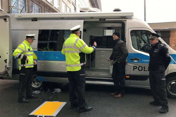 Dopravní policie má nový vůz ke kontrole nákladní dopravy
