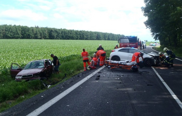 U Vysoké se střetla 3 vozidla, nehoda uzavřela na delší dobu provoz
