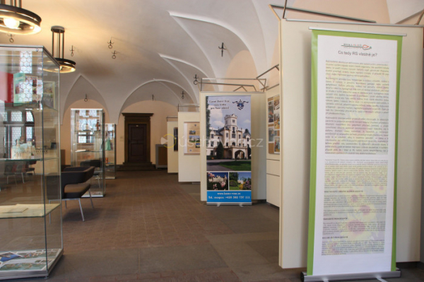 Výstava v Plzni upozorňuje na roztroušenou sklerózu