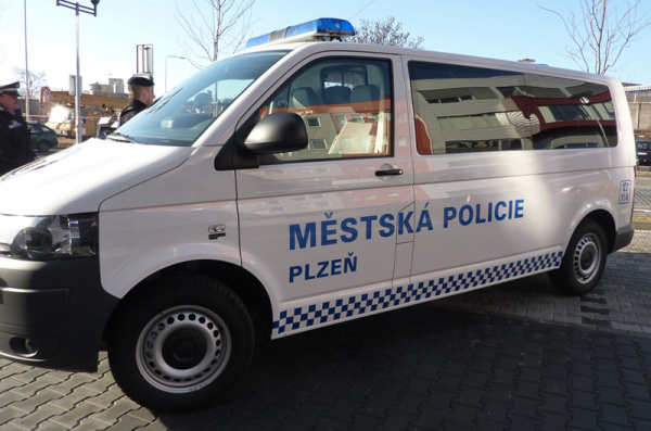 Policisté evakuovali budovu soudu v Plzni, anonym hrozil výbušninou
