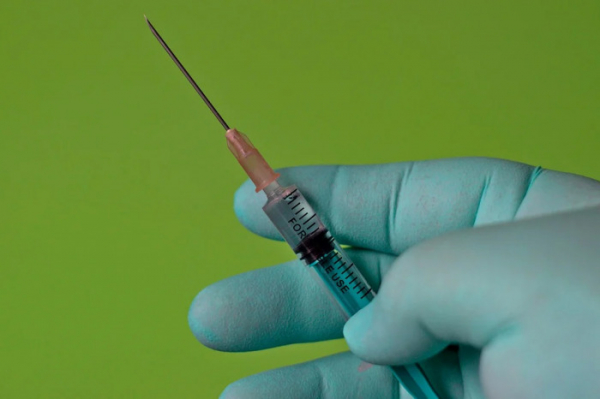 Krajské nemocnice vyráží očkovat do terénu a rozšiřují nabídku očkování bez registrace