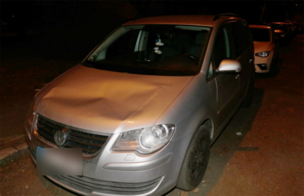 Neznámý vandal poškodil v Plzni dva zaparkované automobily