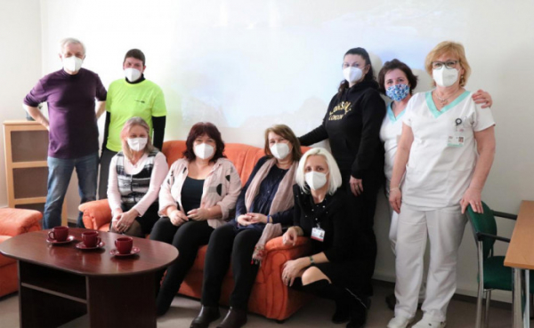 Dobrovolníci zpříjemňují čas hospitalizace seniorům i dětským pacientům ve FN Plzeň