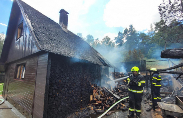 Po požáru chaty v Krtech na Rakovnicku vznikla milionová škoda