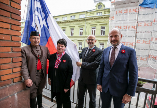 Na budově Krajského úřadu Plzeňského kraje zavlála sokolská vlajka