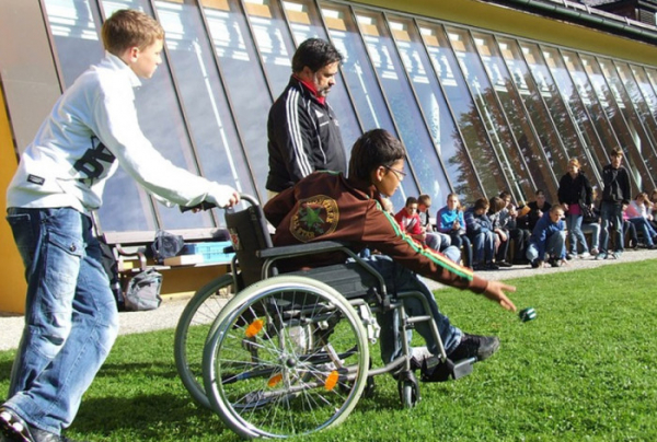 Plzeňský kraj přispěje handicapovaným žákům na dopravu