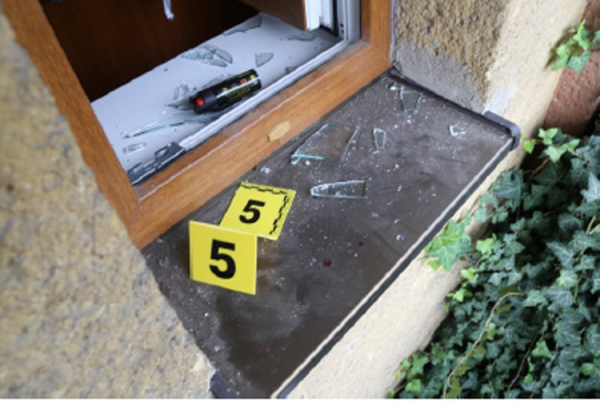 36letý muž se v Plzni vloupal do několika rodinných domů, kde kradl vše na co přišel