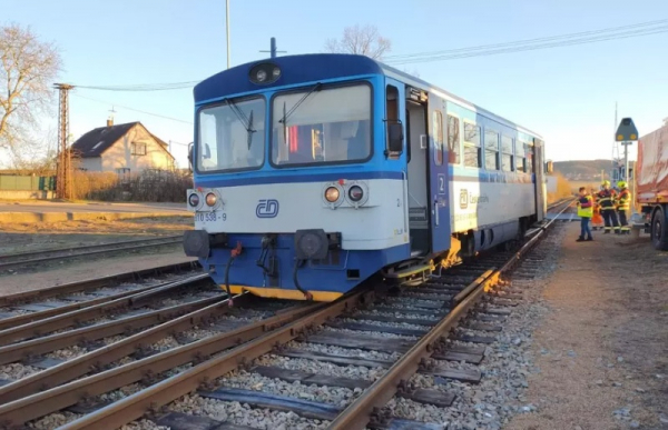 Ve Stupně na Rokycansku vykolejil osobní vlak, odhadnutá škoda je 180 000  korun